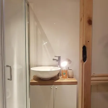 Chalet Waterside Shepherds Hut York