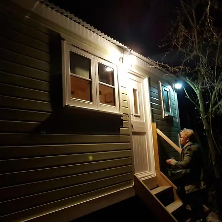 Waterside Shepherds Hut Chalet *