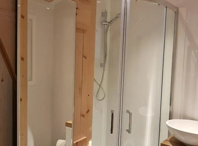 Waterside Shepherds Hut *