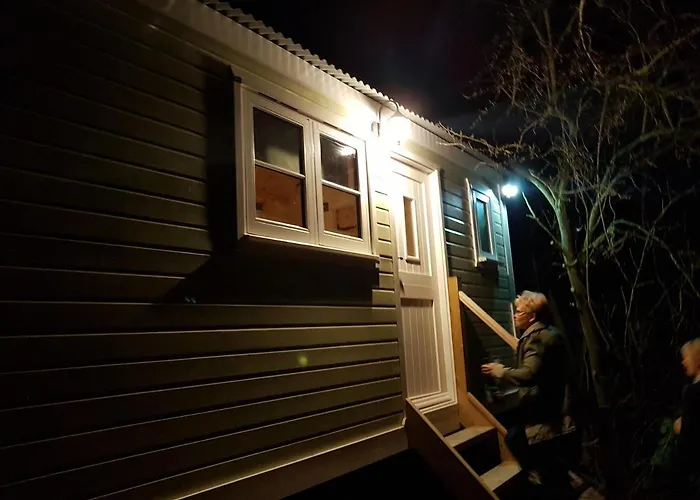 Waterside Shepherds Hut Chalet *