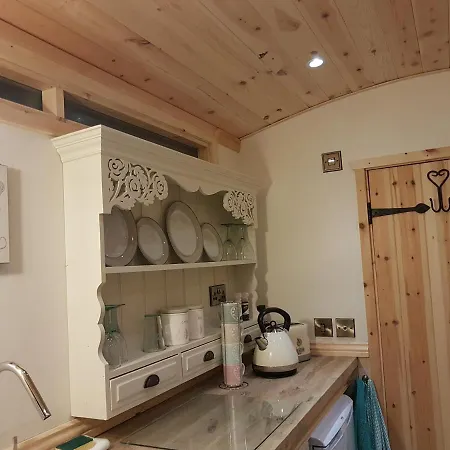 Waterside Shepherds Hut *
