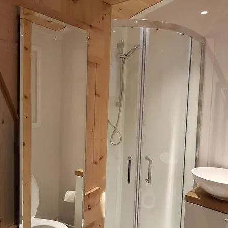 Waterside Shepherds Hut *