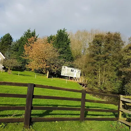 Waterside Shepherds Hut
